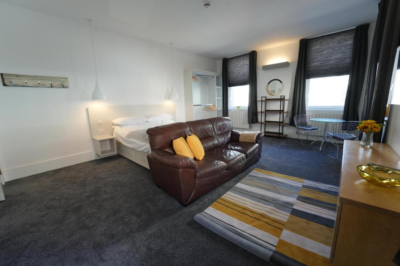 Gorgeous Comfortable Apartment On The High Street Мертир-Тидвилл Экстерьер фото