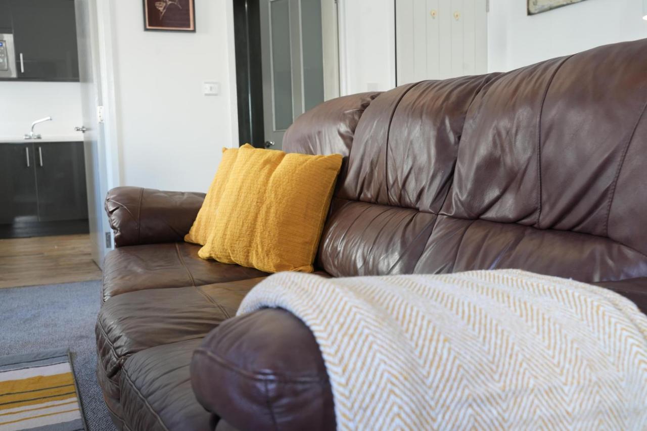 Gorgeous Comfortable Apartment On The High Street Мертир-Тидвилл Экстерьер фото
