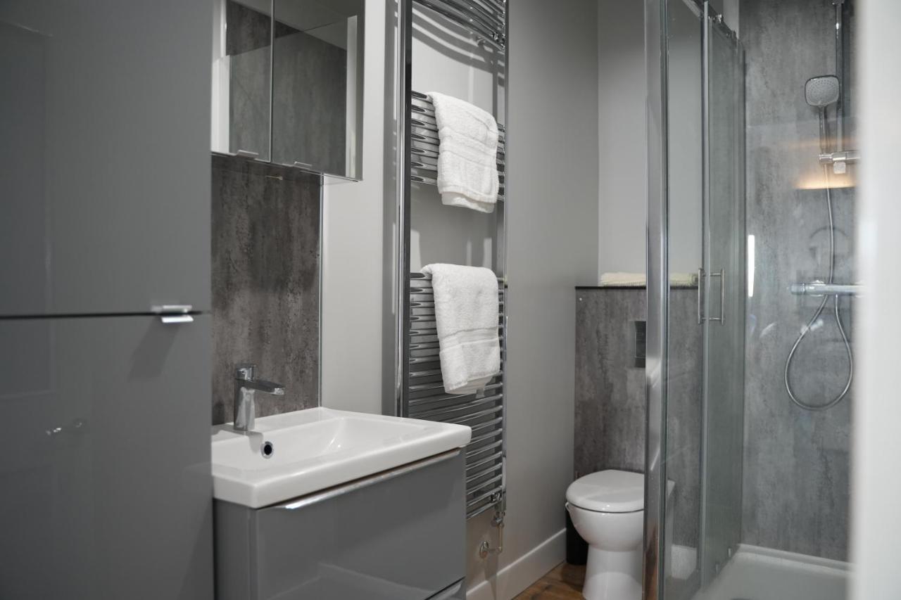 Gorgeous Comfortable Apartment On The High Street Мертир-Тидвилл Экстерьер фото