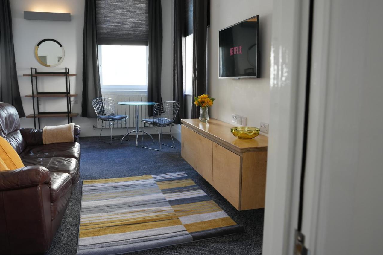 Gorgeous Comfortable Apartment On The High Street Мертир-Тидвилл Экстерьер фото