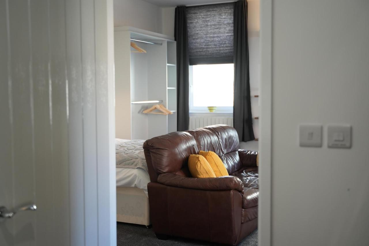 Gorgeous Comfortable Apartment On The High Street Мертир-Тидвилл Экстерьер фото
